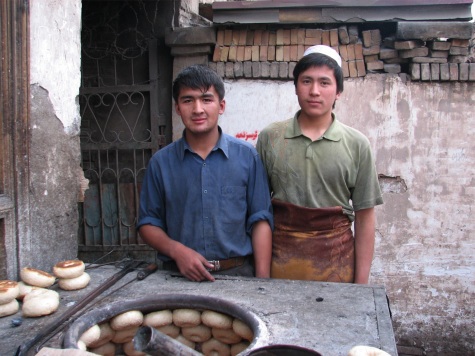 workers at tonur